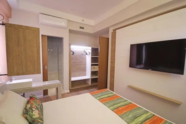 Hot Beach Suites - Image 11